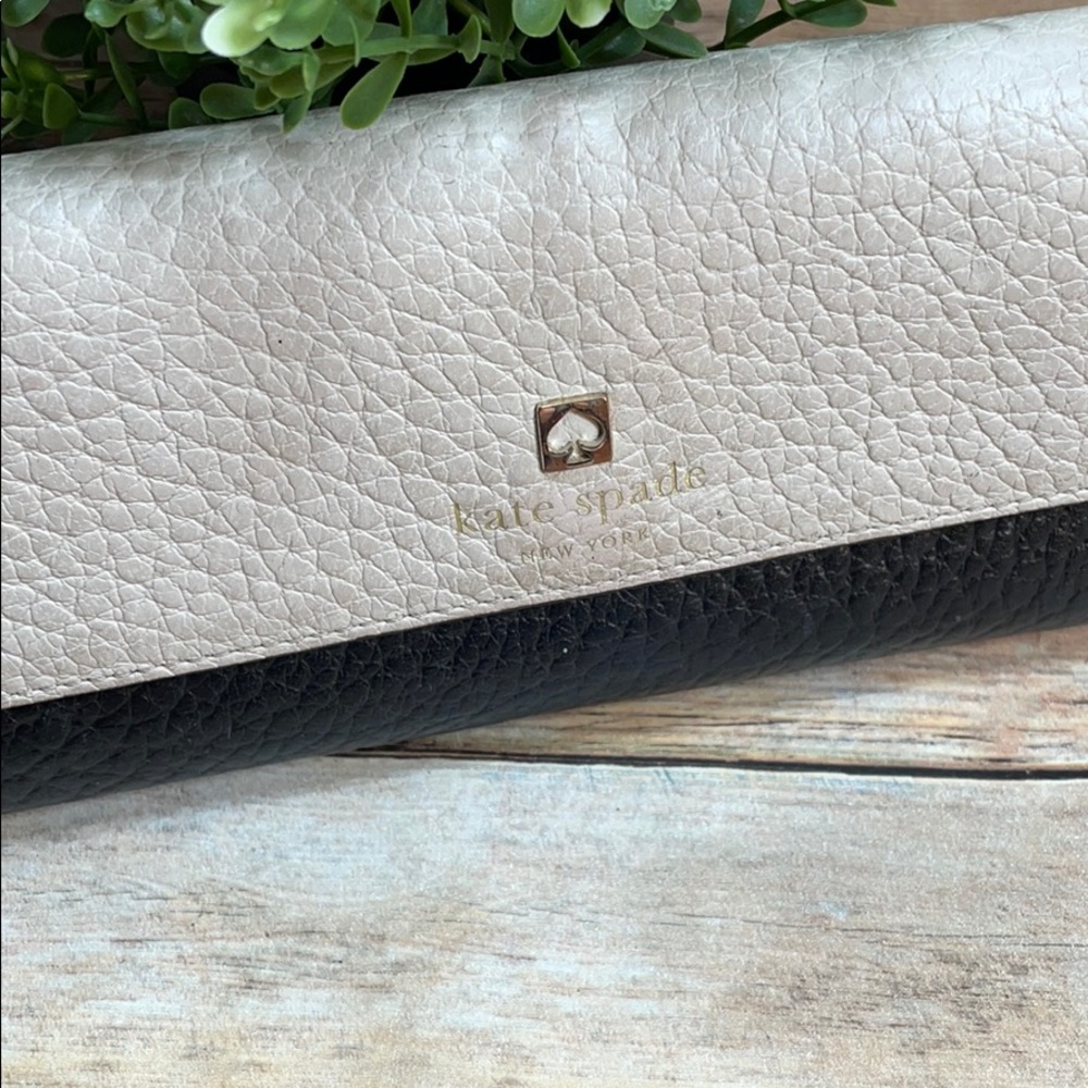Kate Spade Wallet - Picture 2 of 15